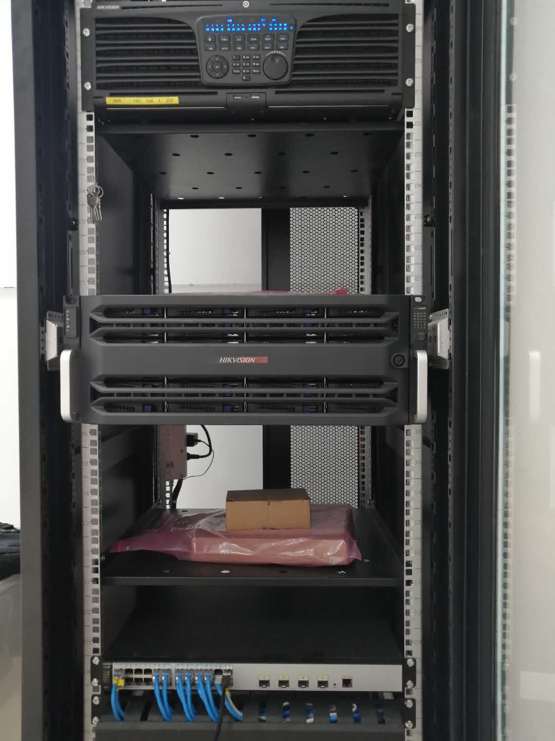 同一个项目你报价3000，他报2500，这怎么破？