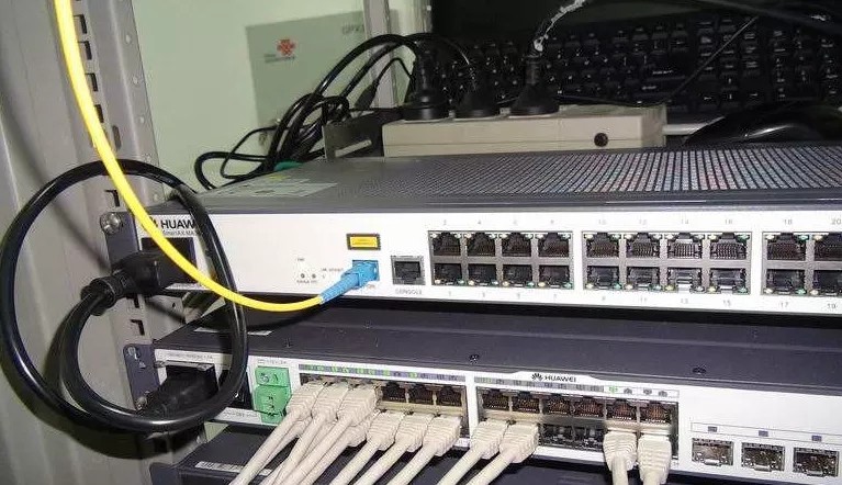 交换机的RJ45端口和SFP端口有什么区别？