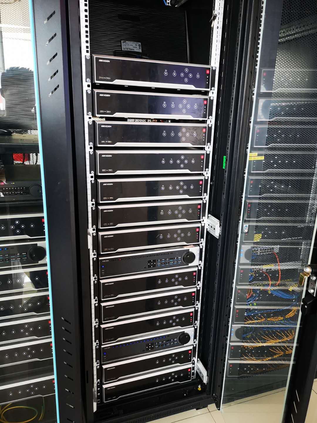 大型网络中如何创建vlan? 不同vlan间如何互通？