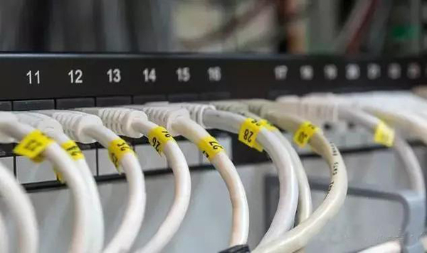 机房机柜的走线技巧和布线规范(图1)