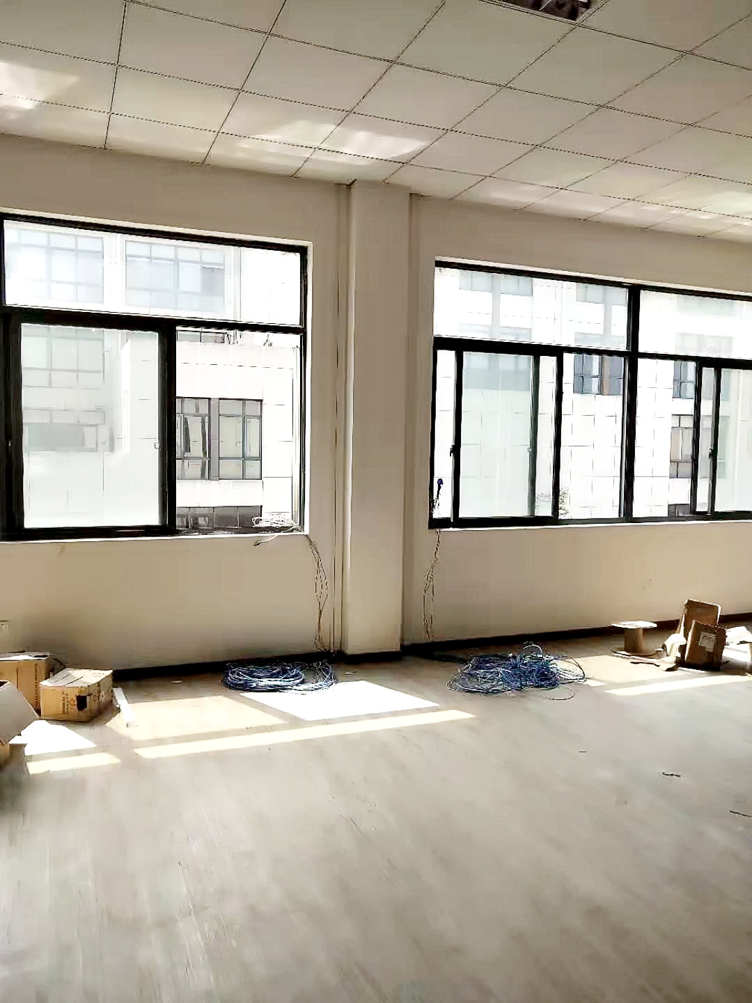 嘉兴办公楼宇拼接电视大屏及网络布线系统(图3) 嘉兴办公楼宇拼接电视大屏及网络布线系统(图3)