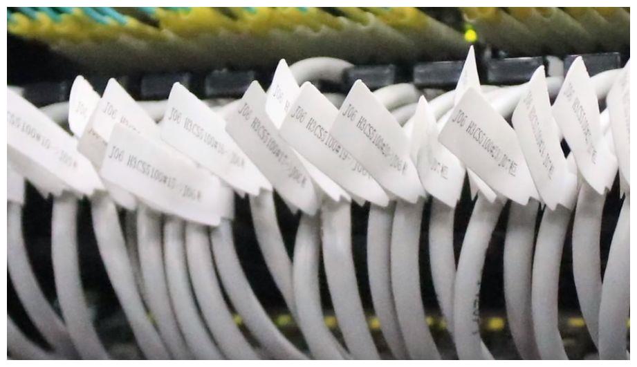 美观的机房布线是如何来完成的？