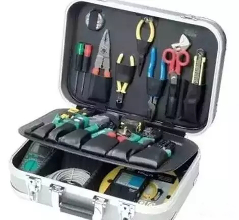 怎样才可以更好地进行网络综合机房布线!(图2) 怎样才可以更好地进行网络综合机房布线!(图2)