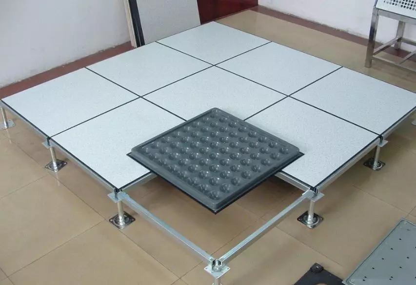 弱电机房为何要安装防静电地板?看完涨知识了(图4) 弱电机房为何要安装防静电地板?看完涨知识了(图4)