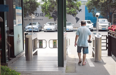 智能门禁考勤在小区有什么优点?(图1) 智能门禁考勤在小区有什么优点?(图1)