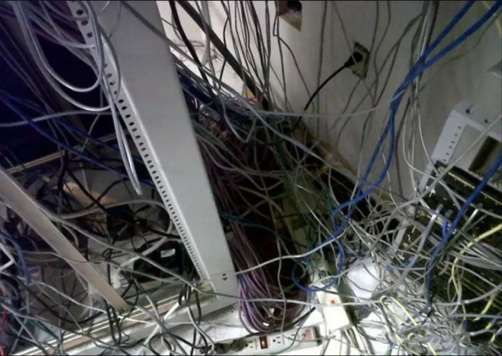 这四种手段缺一不可,可让机房布线做得美观漂亮(图2) 这四种手段缺一不可,可让机房布线做得美观漂亮(图2)
