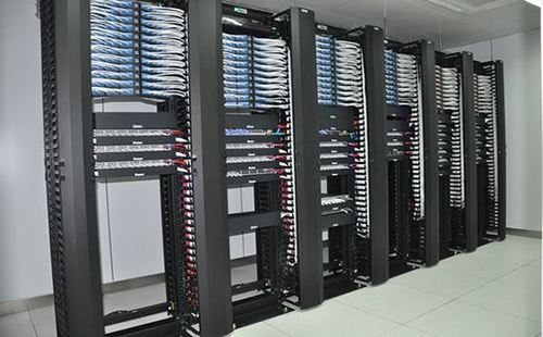 这四种手段缺一不可,可让机房布线做得美观漂亮(图1) 这四种手段缺一不可,可让机房布线做得美观漂亮(图1)