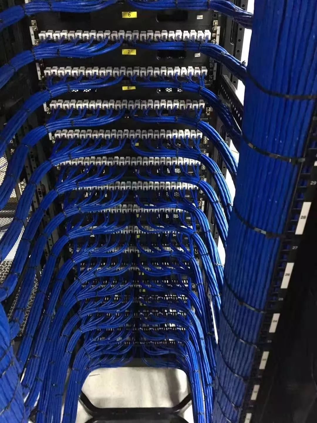 一组高端大气整齐的综合布线会是什么样的？(图18)