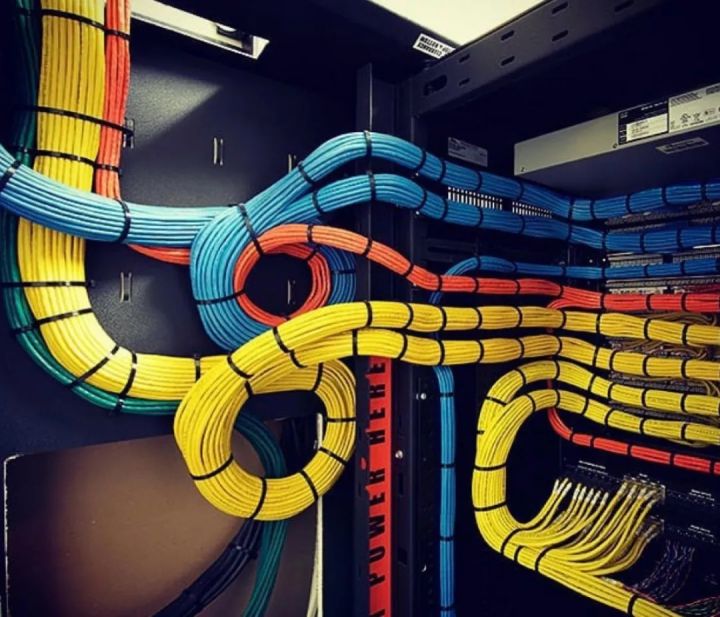 一组高端大气整齐的综合布线会是什么样的？(图2)