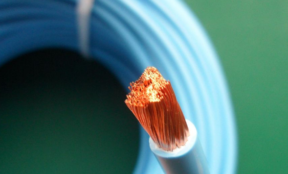 两根2.5平线缆拧在一起,相当于5平方电线吗?(图1) 两根2.5平线缆拧在一起,相当于5平方电线吗?(图1)