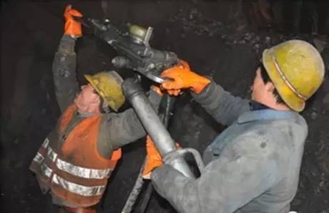 工程行业最危险工种排行榜,他们是祖国建设最可爱的人!(图8) 工程行业最危险工种排行榜,他们是祖国建设最可爱的人!(图8)