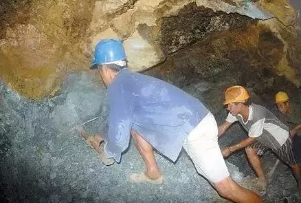 工程行业最危险工种排行榜,他们是祖国建设最可爱的人!(图13) 工程行业最危险工种排行榜,他们是祖国建设最可爱的人!(图13)