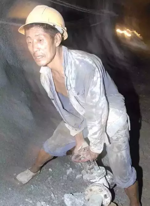 工程行业最危险工种排行榜,他们是祖国建设最可爱的人!(图15) 工程行业最危险工种排行榜,他们是祖国建设最可爱的人!(图15)