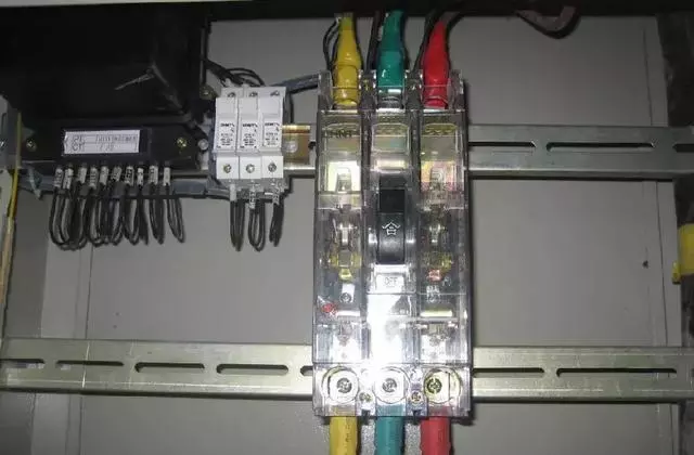 最全的施工现场临时用电,配电箱、电缆、照明、临电安全管理方案(图5) 最全的施工现场临时用电,配电箱、电缆、照明、临电安全管理方案(图5)