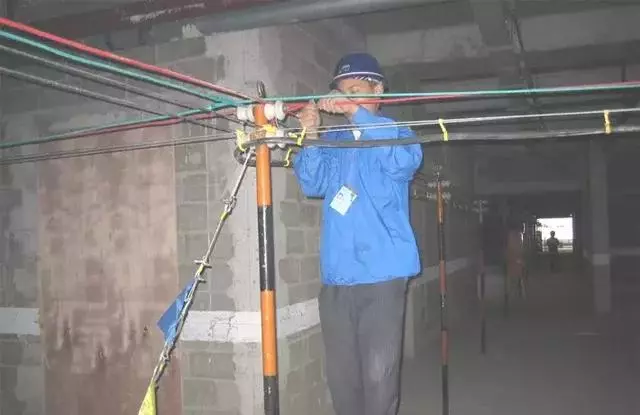 最全的施工现场临时用电,配电箱、电缆、照明、临电安全管理方案(图12) 最全的施工现场临时用电,配电箱、电缆、照明、临电安全管理方案(图12)