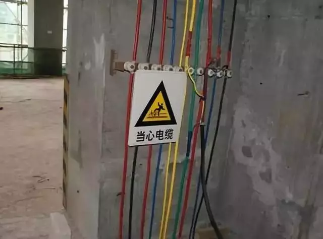 最全的施工现场临时用电,配电箱、电缆、照明、临电安全管理方案(图21) 最全的施工现场临时用电,配电箱、电缆、照明、临电安全管理方案(图21)