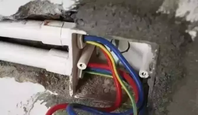 太聪明了,为什么越来越多师傅用这个而不用钢丝绳电线穿管?(图4) 图片