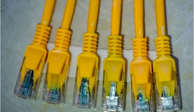 水晶头网线八芯线中每根线分别代表什么意思？(图1)