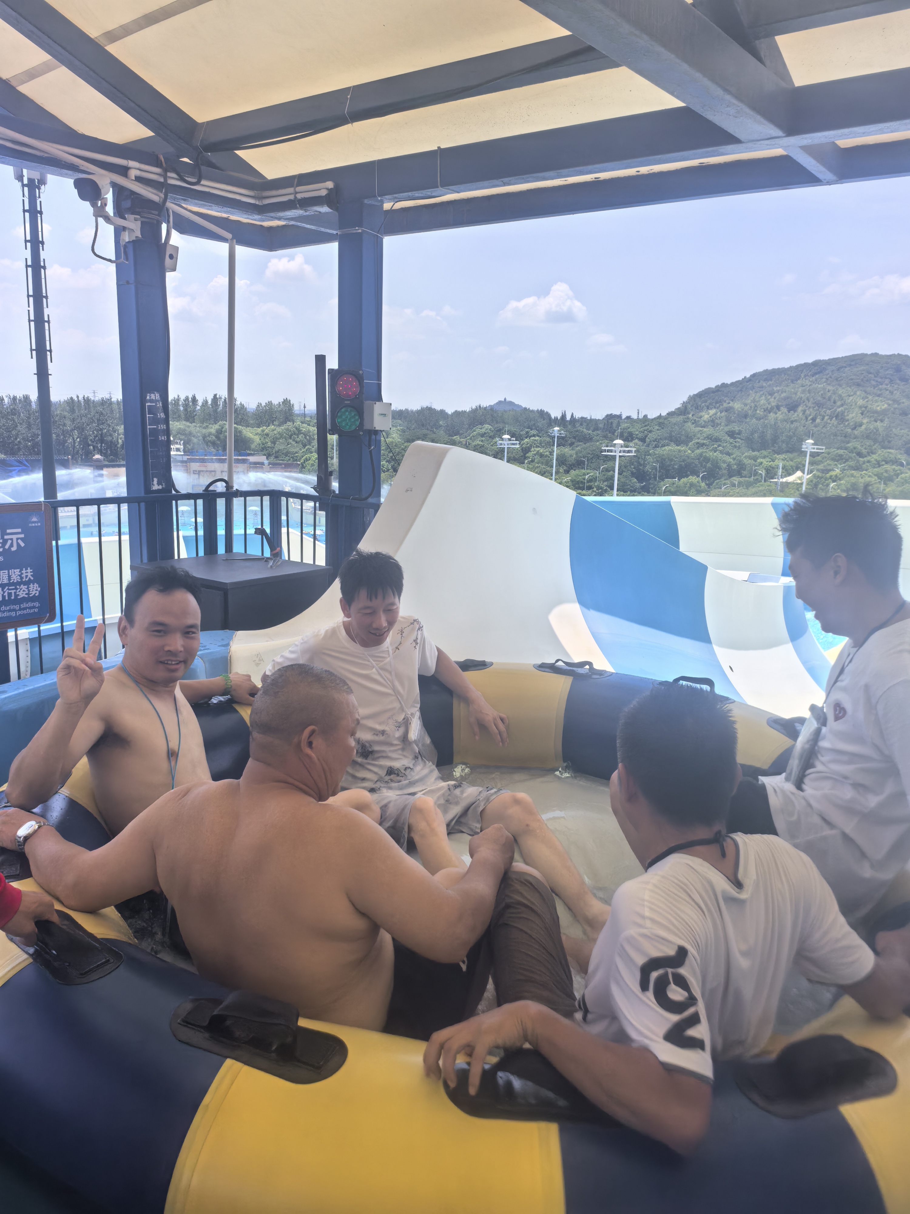 奔铭团队夏季水上乐园团建活动(图3) 奔铭团队夏季水上乐园团建活动(图3)
